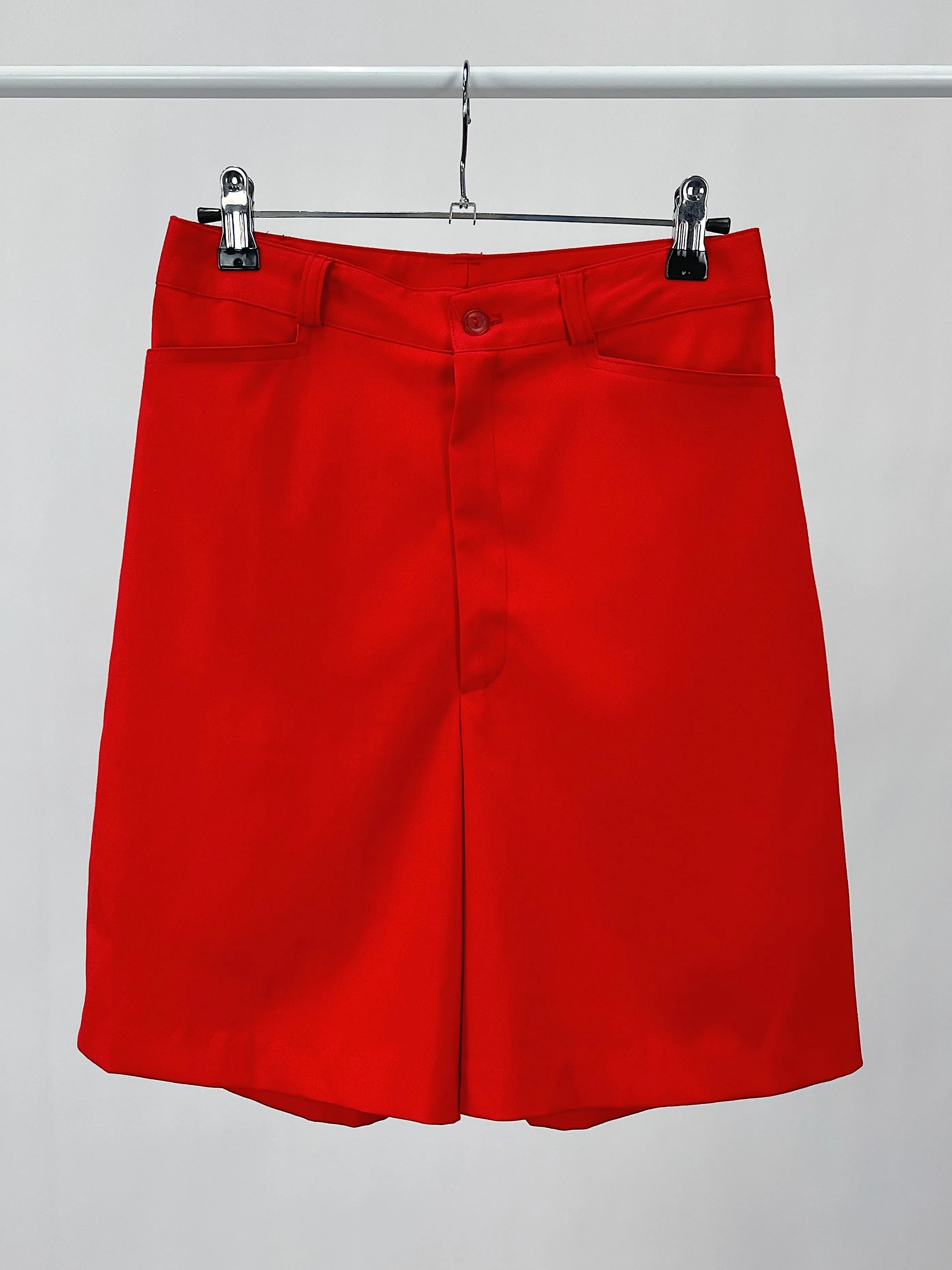 90s Vintage Red High Waisted Shorts (W26")